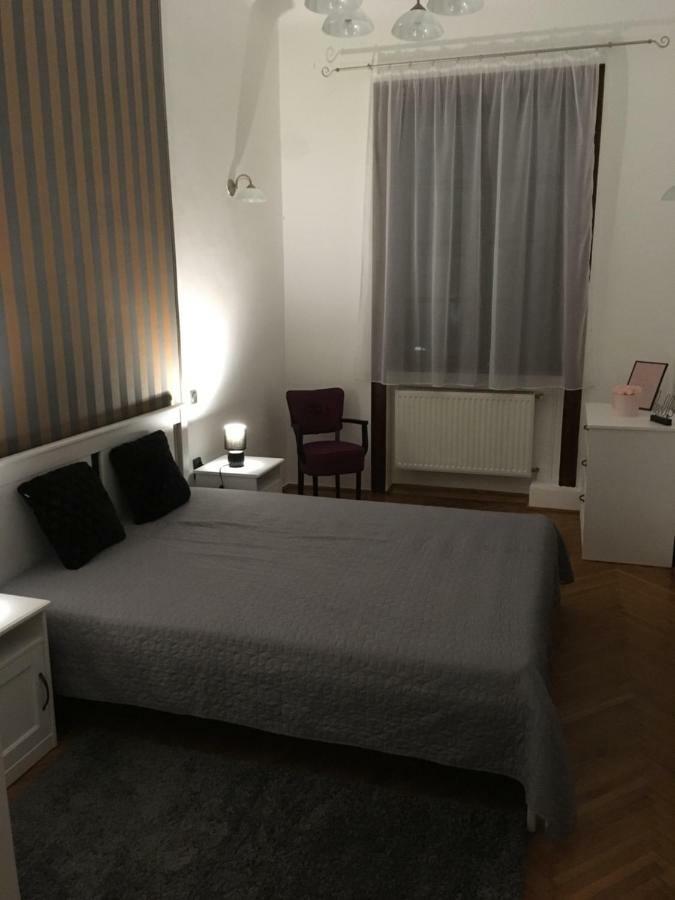 Apartamento Katus Apartman Eger Exterior foto